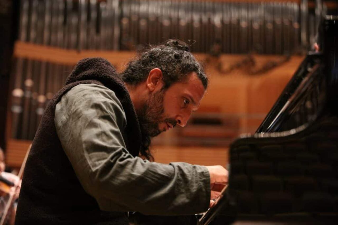 El pianista franco-iraní Nima Sarkechik actuará en el festival “Raícesdel Mundo”.