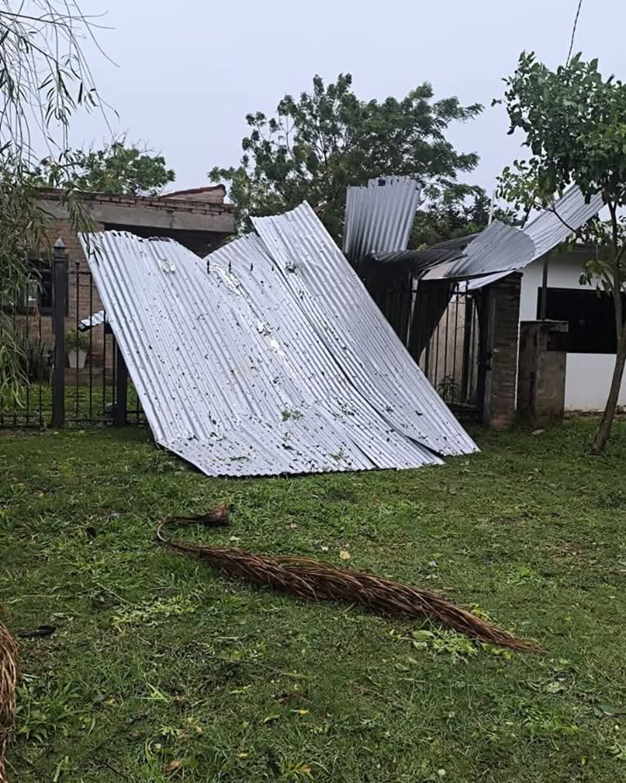 Vivienda destechada en Carmen del Paraná.