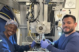 Neurocirujano paraguayo inicia beca de excelencia en Estados Unidos
