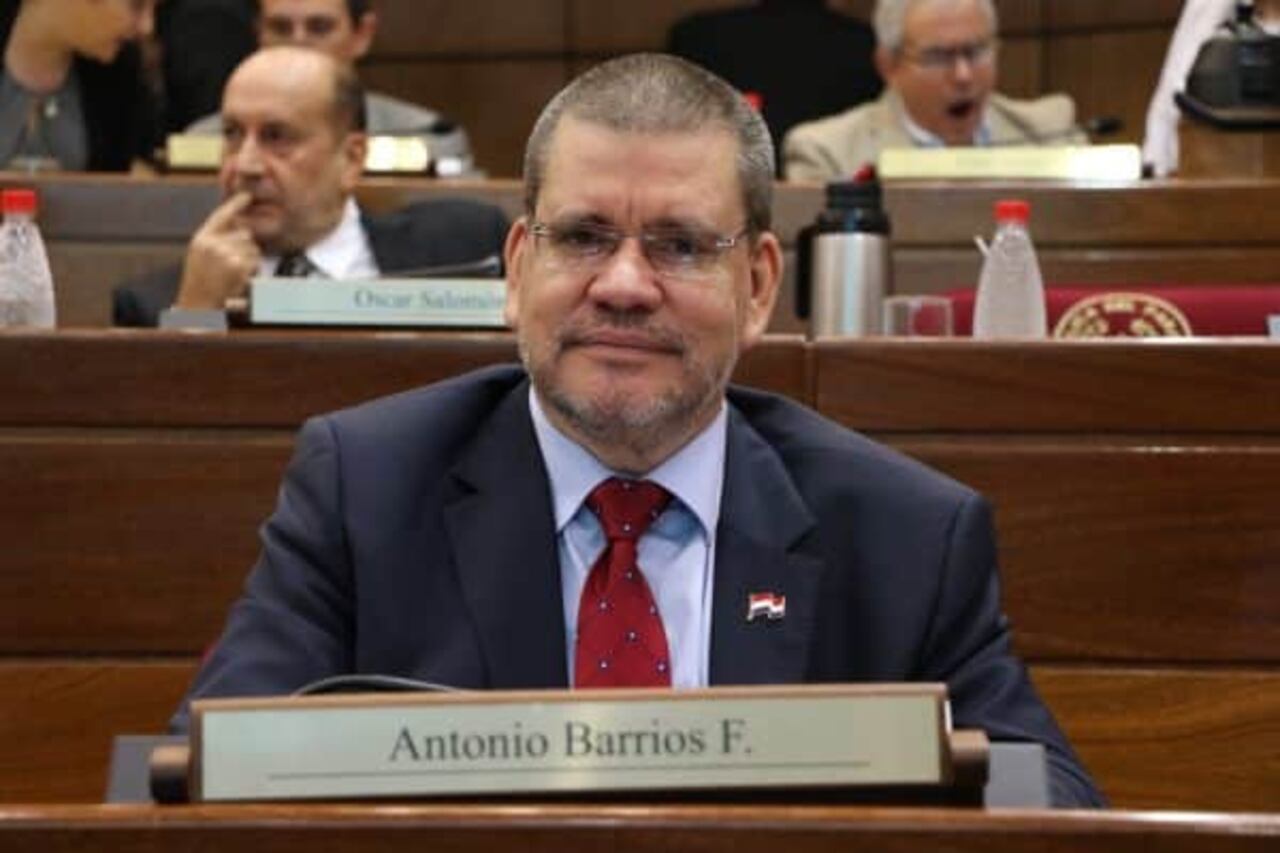 “No se toca nada estructural, ni el programa Hambre Cero ni fondos de salud pública. Se saca de rubros innecesarios”, explicó.