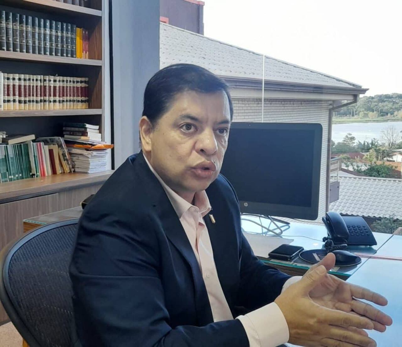 Concejal municipal Fredy Ortega. En conferencia de prensa negó ser el conductor de su vehículo en el momento del siniestro vial.