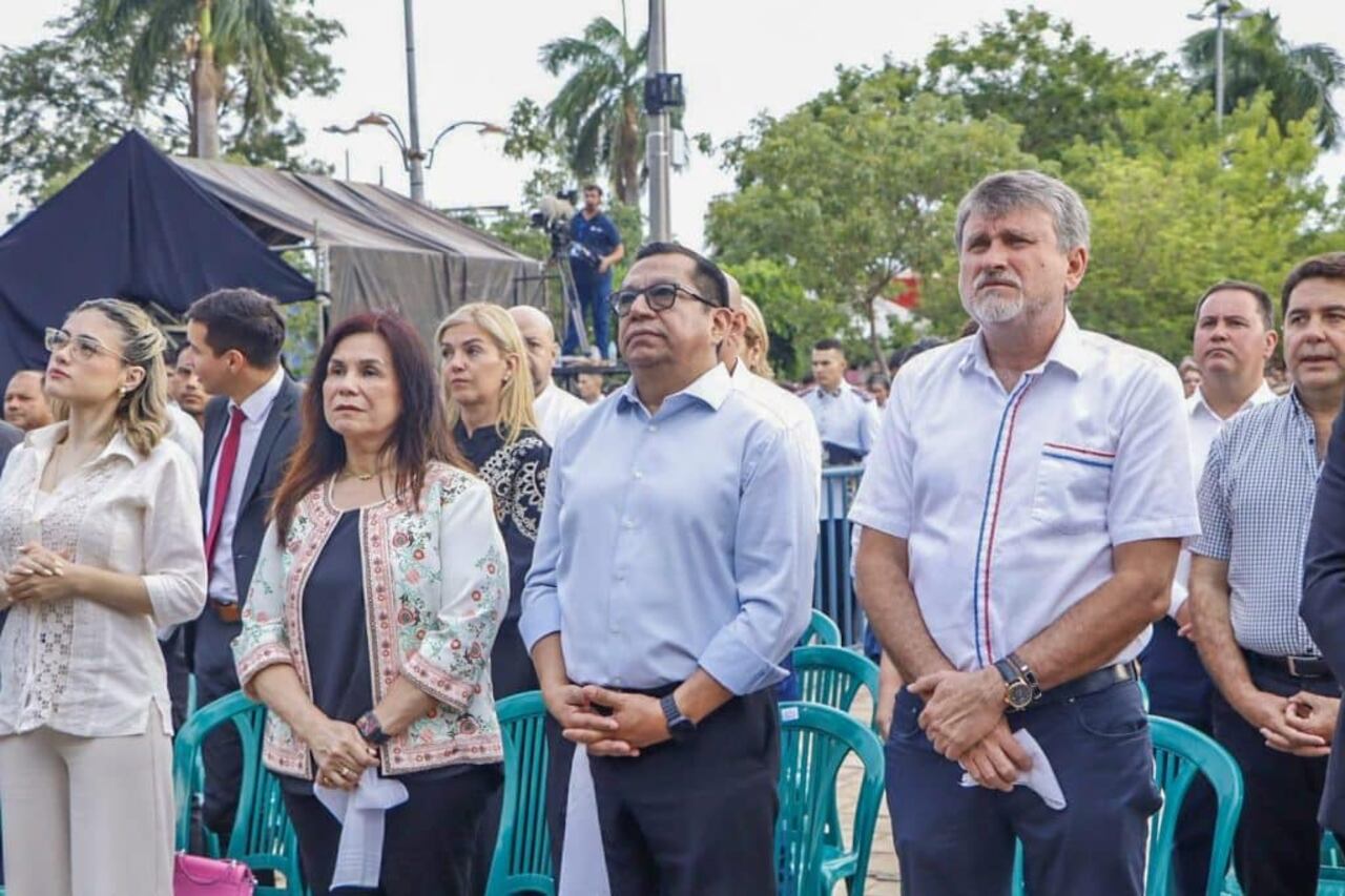 El ministro Tadeo Rojas estuvo acompañado por el gobernador de Cordillera, Denis Lichi y laministra de la Juventud, Salma Agüero en la misa de Caacupé.