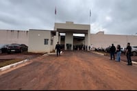 Requisan armas blancas, drogas y celulares en cárcel de Minga Guazú