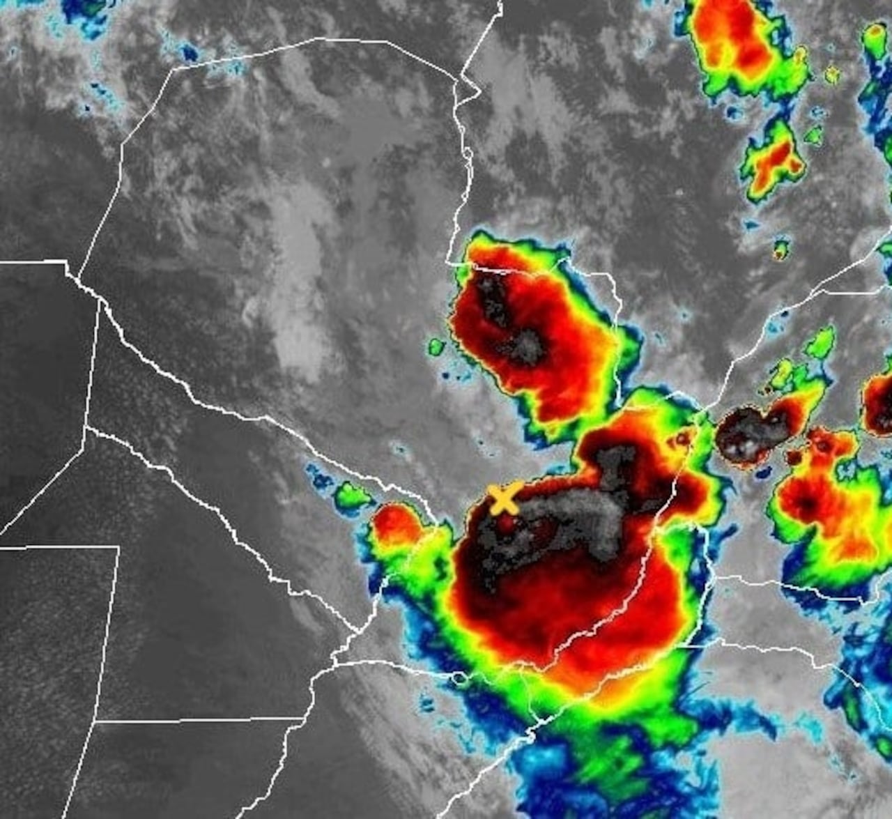 Imagen satelital del momento del tornado sobre el departamento de Cordillera. En rojo se puede dimensionar la magnitud del frente de tormentas. Foto: Satélite GOES 16