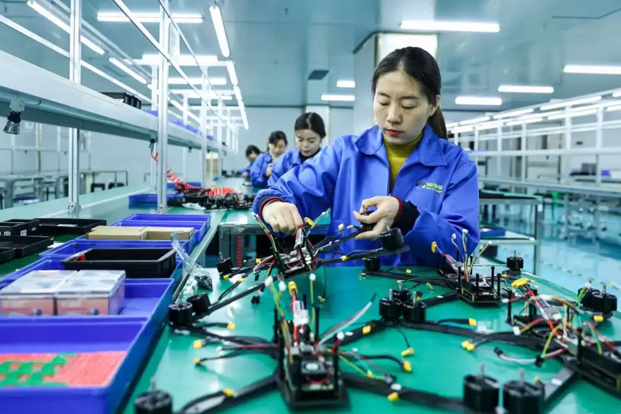 El gobierno chino también incluyó a12 empresas estadounidensesen su lista de control de exportaciones, enfocándose especialmente en compañías tecnológicas y de defensa.