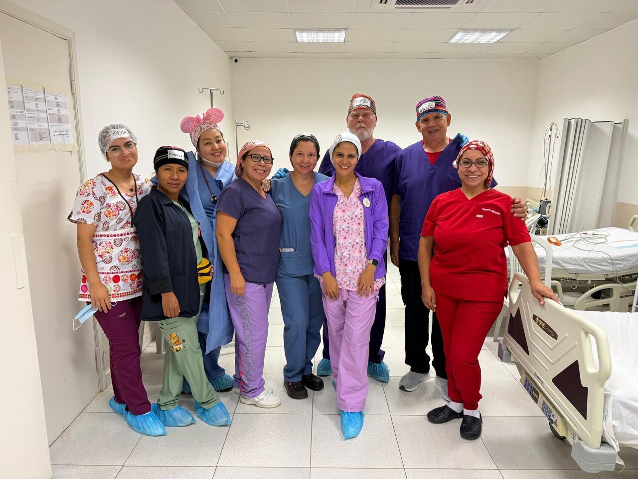 El equipo profesional de la fundación está integrado por fonoaudiólogos, psicólogos, odontólogos, cirujanos y otros.