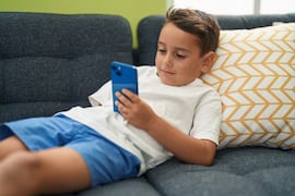 ¿Cómo afecta el uso del celular al desarrollo de niños y adolescentes?
