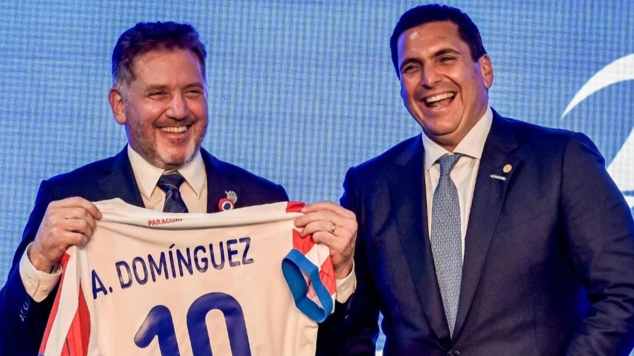 Alejandro Domínguez (Pdte. Conmebol) y Robert Harrison (Pdte. APF)