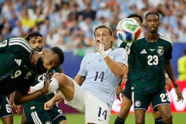 En un intenso partido, Uruguay y Arabia Saudita se dieron la mano