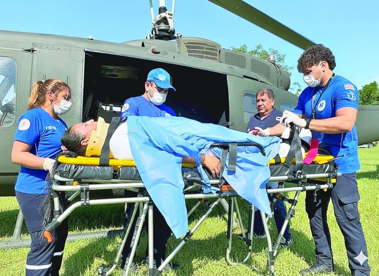 El sistema está diseñado para brindar atención prehospitalaria, estabilizar a los pacientes yderivarlos a hospitales especializados por tierra o por aire.