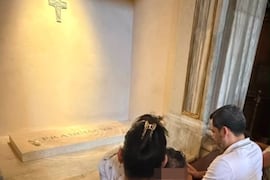 Raúl Latorre visitó la tumba del Papa Francisco en Roma