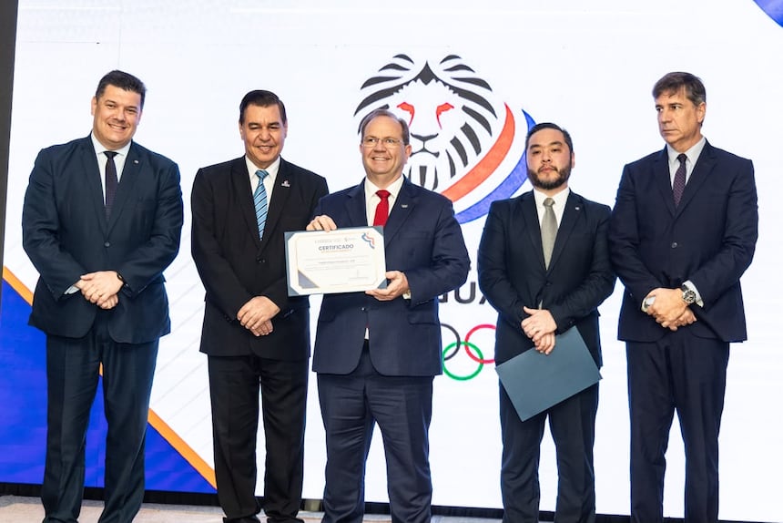 Premian a Camilo Pérez por su rol clave en el posicionamiento del país