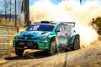 Mikkelsen acaricia el triunfo en Grecia, pero la WRC2 sigue abierta