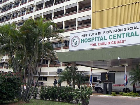 Presidente del IPS advierte que bajos salarios y falta de estabilidad provocan fuga de médicos y enfermeras