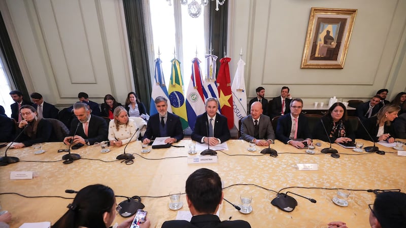 Primera ronda de negociaciones entre Mercosur y Vietnam, en Buenos Aires, con representantes y diplomáticos. (Red X de MRE Argentina)
