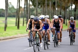 Triatletas compitieron en medio del campamento panamericano