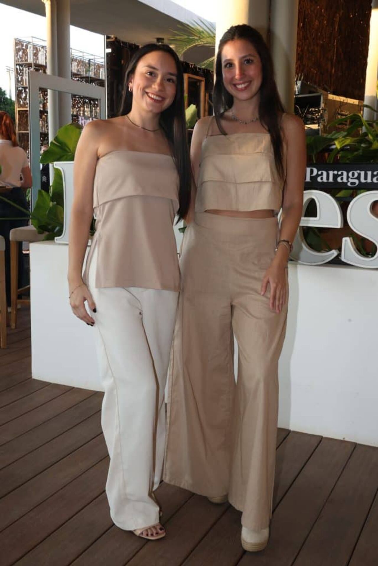 Nathaly Valenzuela y Violeta Lansac.