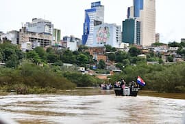 Presidente recorrió zonas anegadas y coordinó operativo de contingencia