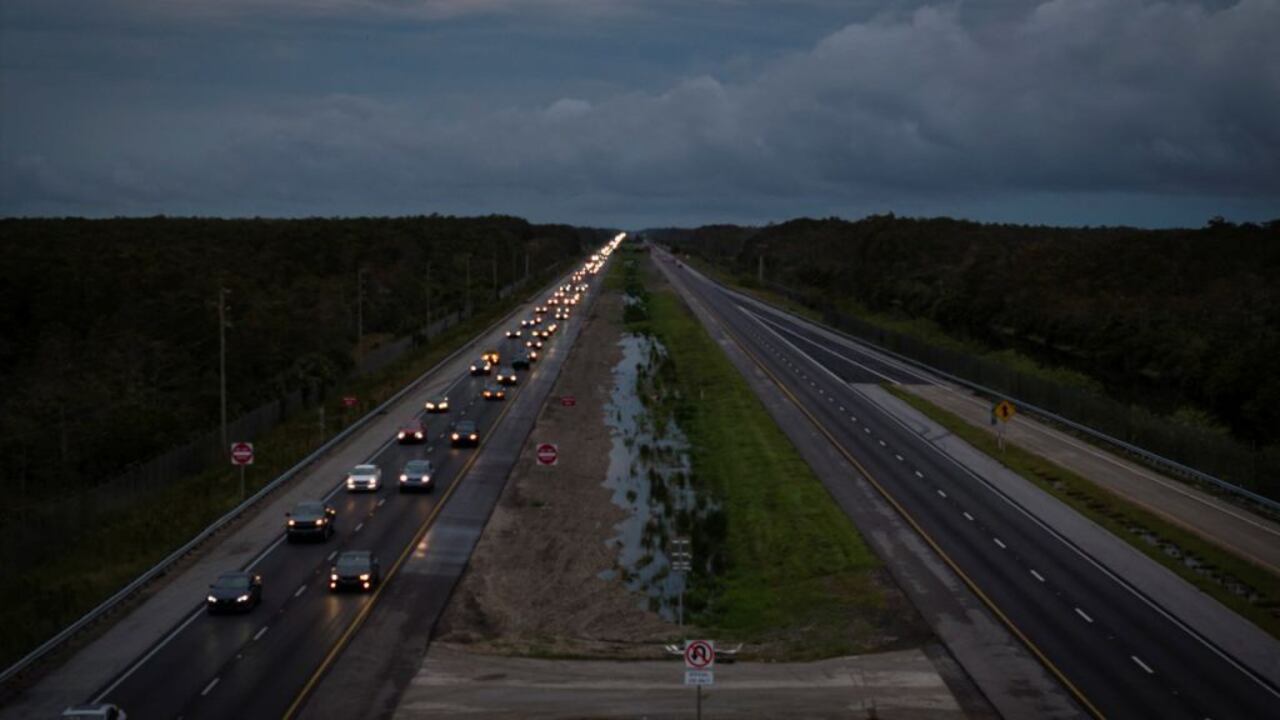 Imagen aérea de ciudadanos abandonando Florida.
