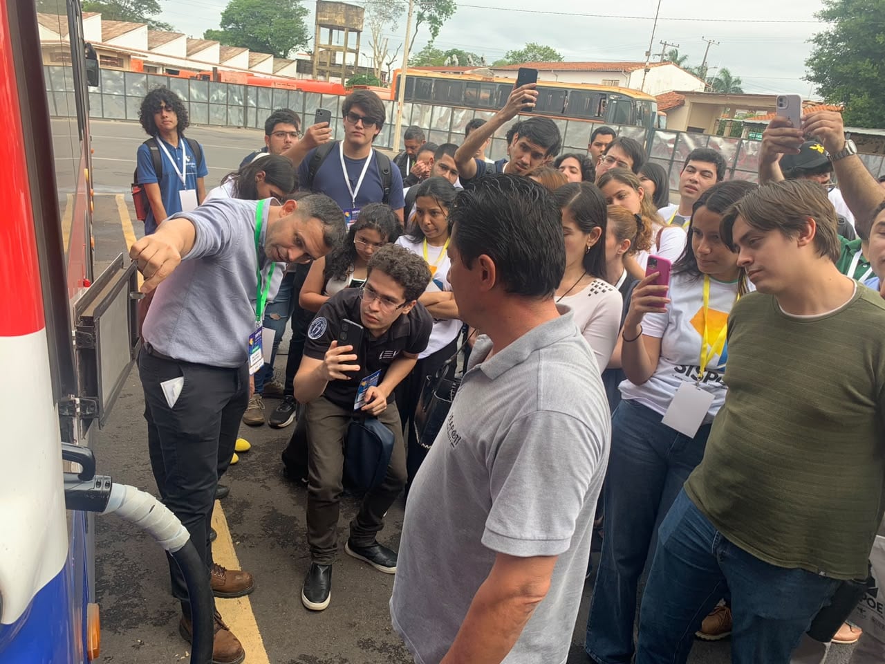 La actividad permitió conectar los contenidos teóricos con la práctica operativa directa en las electroterminales de la capital y ciudades vecinas.