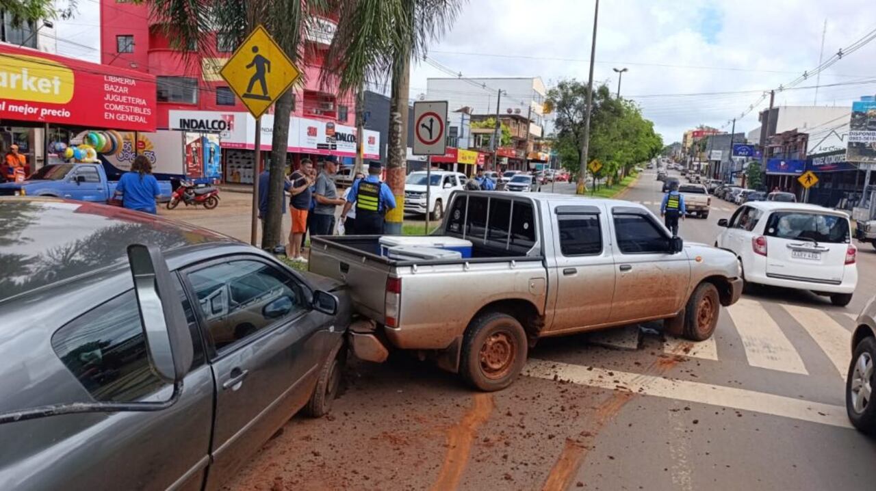 El efecto dominó comenzó con un automóvil contra el cual colisionó el camión de cargas.