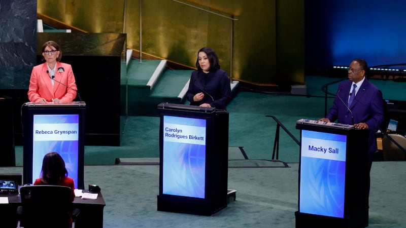 Los aspirantes a la secretaría general de la ONU: Rebeca Grynspan (i), Carolyn Rodrigues Birkett (c) y Macky Sall (d).