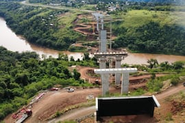 Avanza la construcción del puente sobre el río Monday