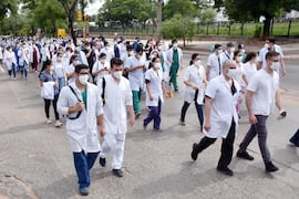 Se apela al diálogo para destrabar la huelga nacional de médicos