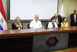 Fiscalía ordenó bajar cámaras y expulsar guardias armados privados de locales de votación