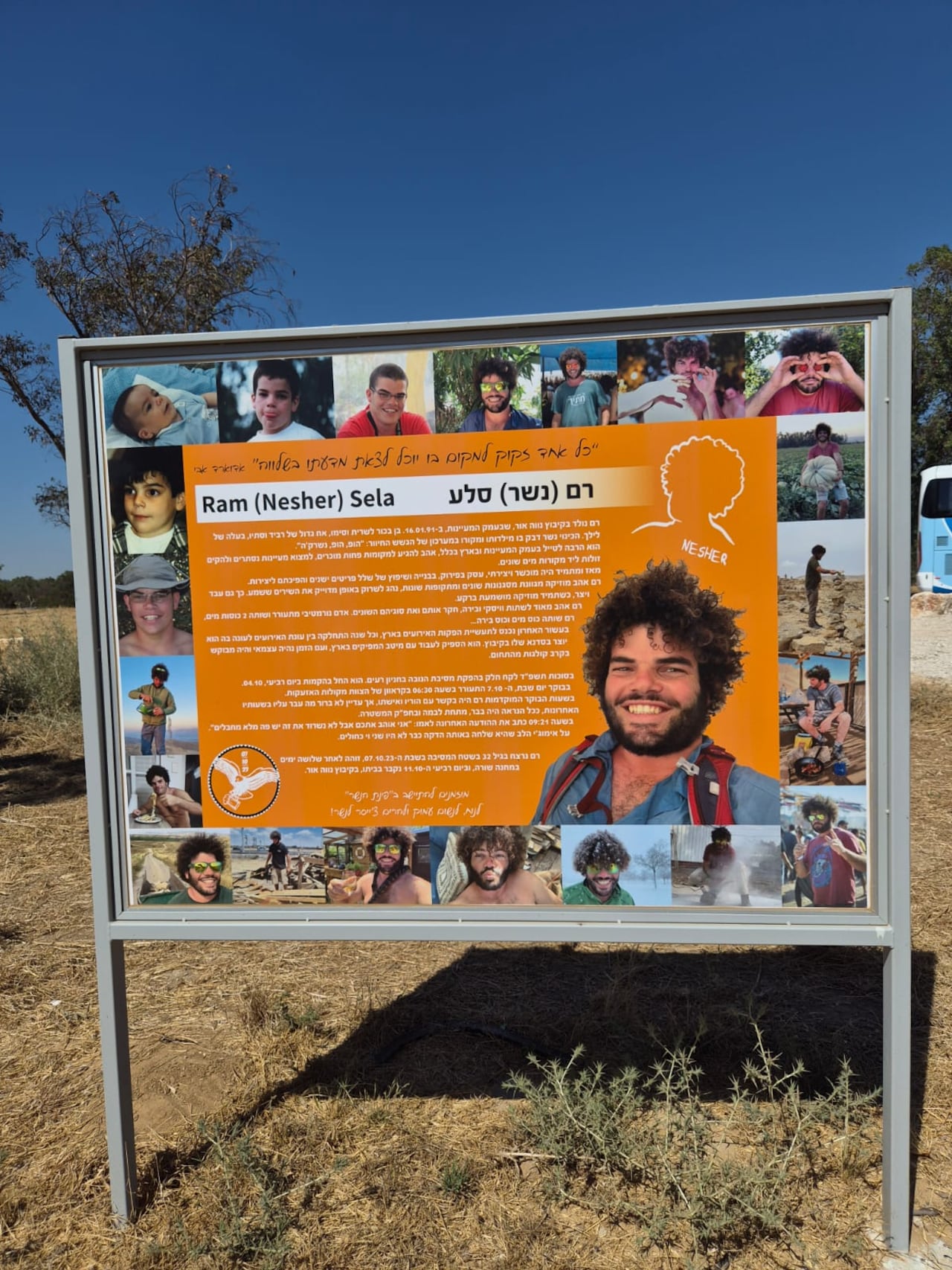 Memorial del joven Ram Sela (conocido como Nesher). Trabajaba en el festival Nova en el sector de logística.