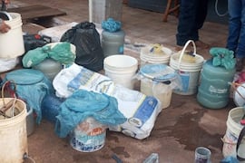 Requisa en el Este: incautan 50 armas blancas y 280 litros de chicha