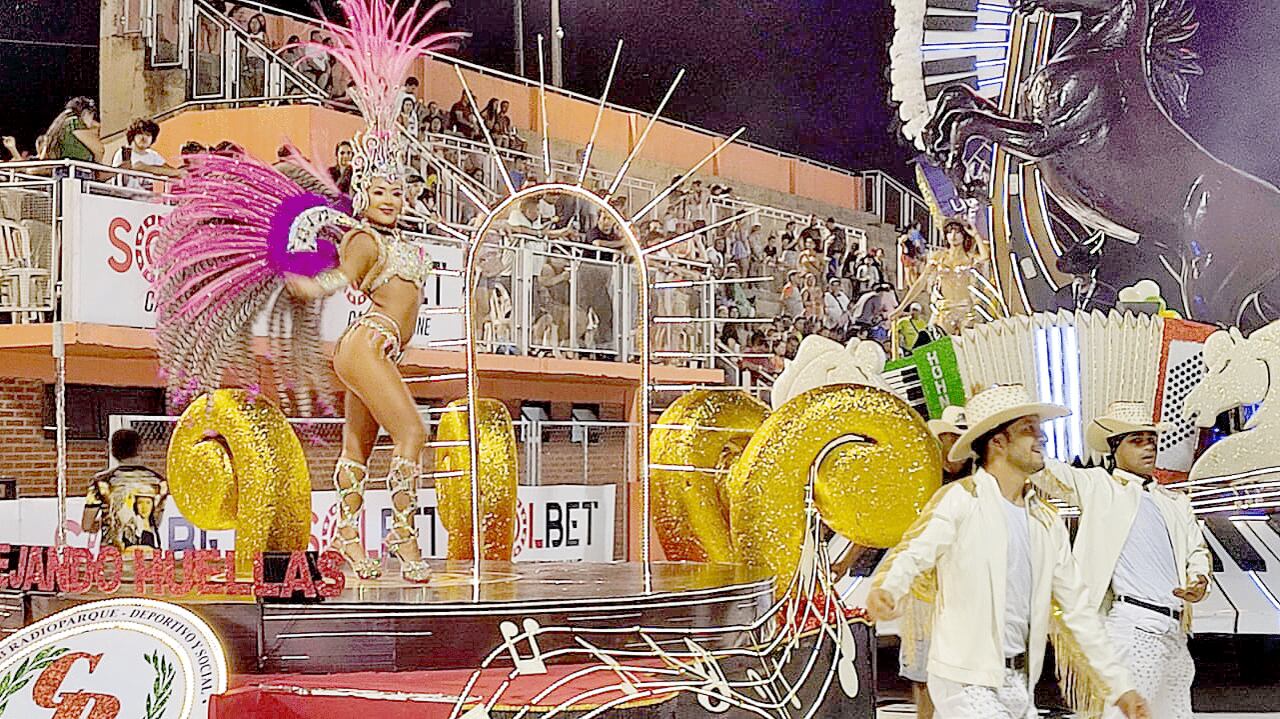 “Bronco, dejando huellas”
