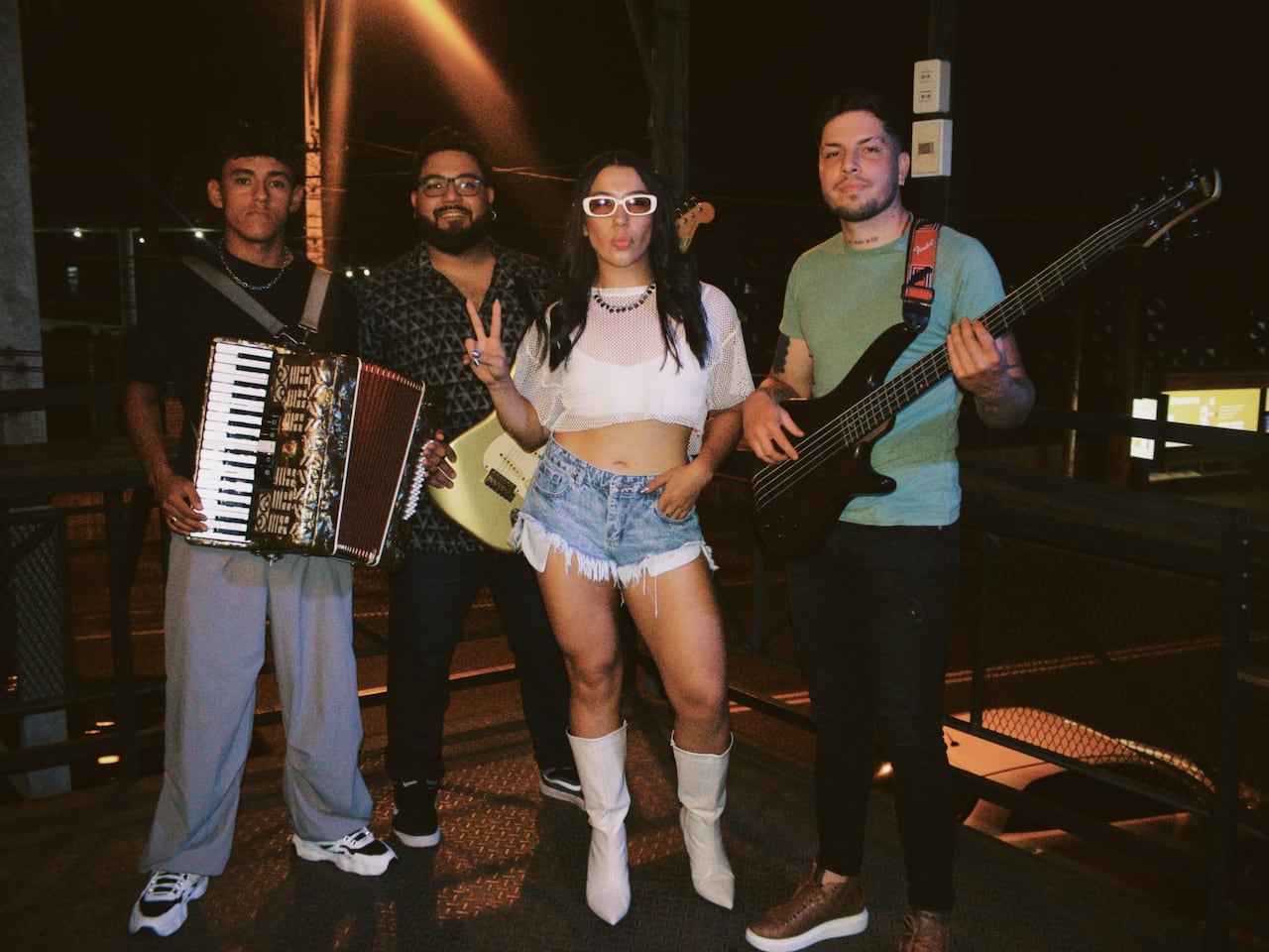 Cyntia K-rol lanzó recientemente su canción "Qué quieres de mí", una cumbia cadenciosa pero no se cierra a otros géneros músicales.