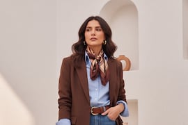 Volvieron las pañoletas, el accesorio que aporta dinamismo a cualquier look