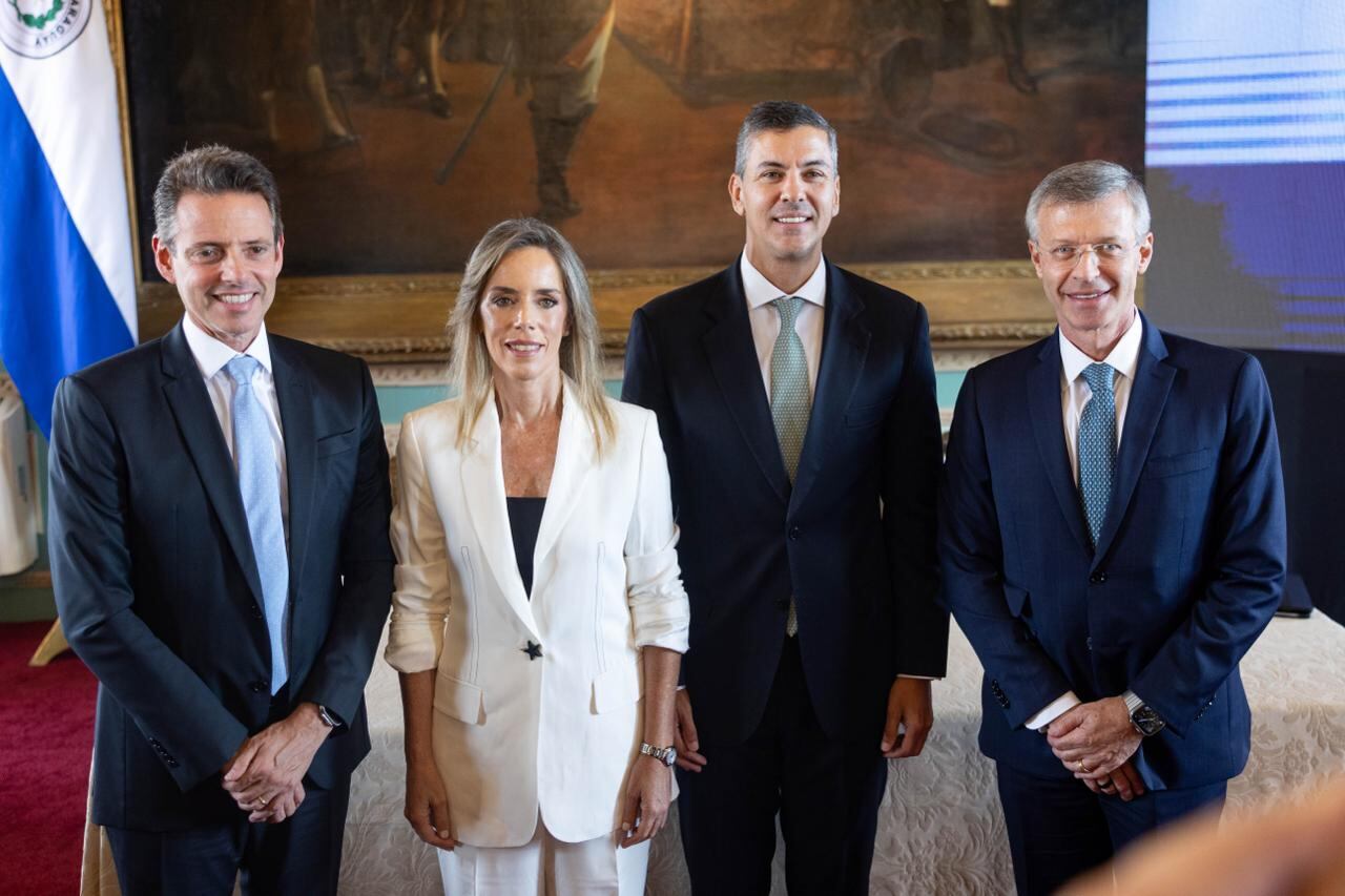 El acto contó con la presencia del vicepresidente Pedro Alliana; la primera dama, Leticia Ocampos; el titular del hospital brasileño, Sidney Klajner; el vicepresidente de la institución, Marcos Knobel; además de ministros del Poder Ejecutivo y legisladores.