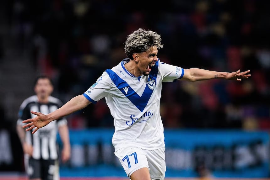 Lluvia de elogios para Ronaldo Martínez por hat-trick y golazo de chilena