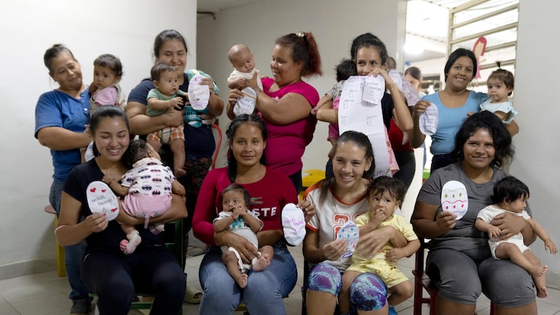 La iniciativa «Nutrimos cerebritos, creamos futuro» promueve la estimulación temprana y la alimentación balanceada en niños de comunidades vulnerables.