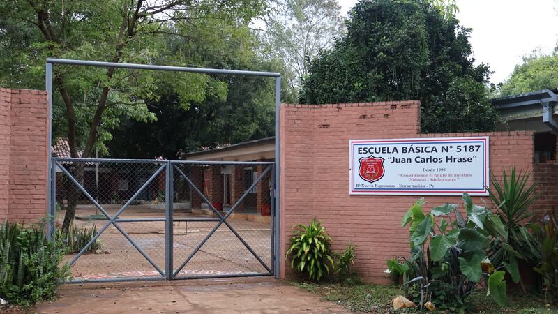 La Escuela Básica N.º 5.187 “Juan Carlos Hrase”, dirigida por la docente María Elodia González.