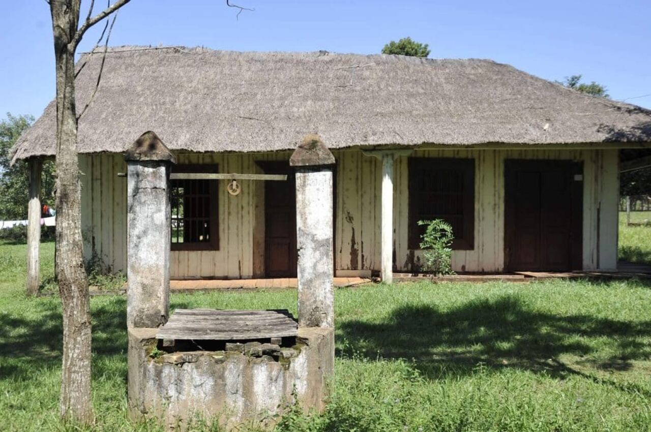 Casa donde funcionaba la administración de La Industrial Paraguaya, en la actual Itakyry, Alto Paraná. Foto tomada en junio de 2018. La edificación fue derribada unos años después por la administración municipal.