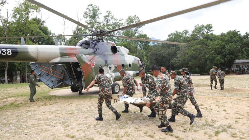 Operativos de rescate en Trishuli Bazar (Nepal).