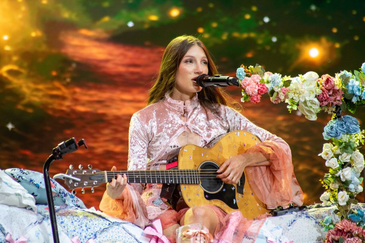 Yami Safdie, una sorpresa cancionera que fue un bálsamo en una jornada de mucho rock.