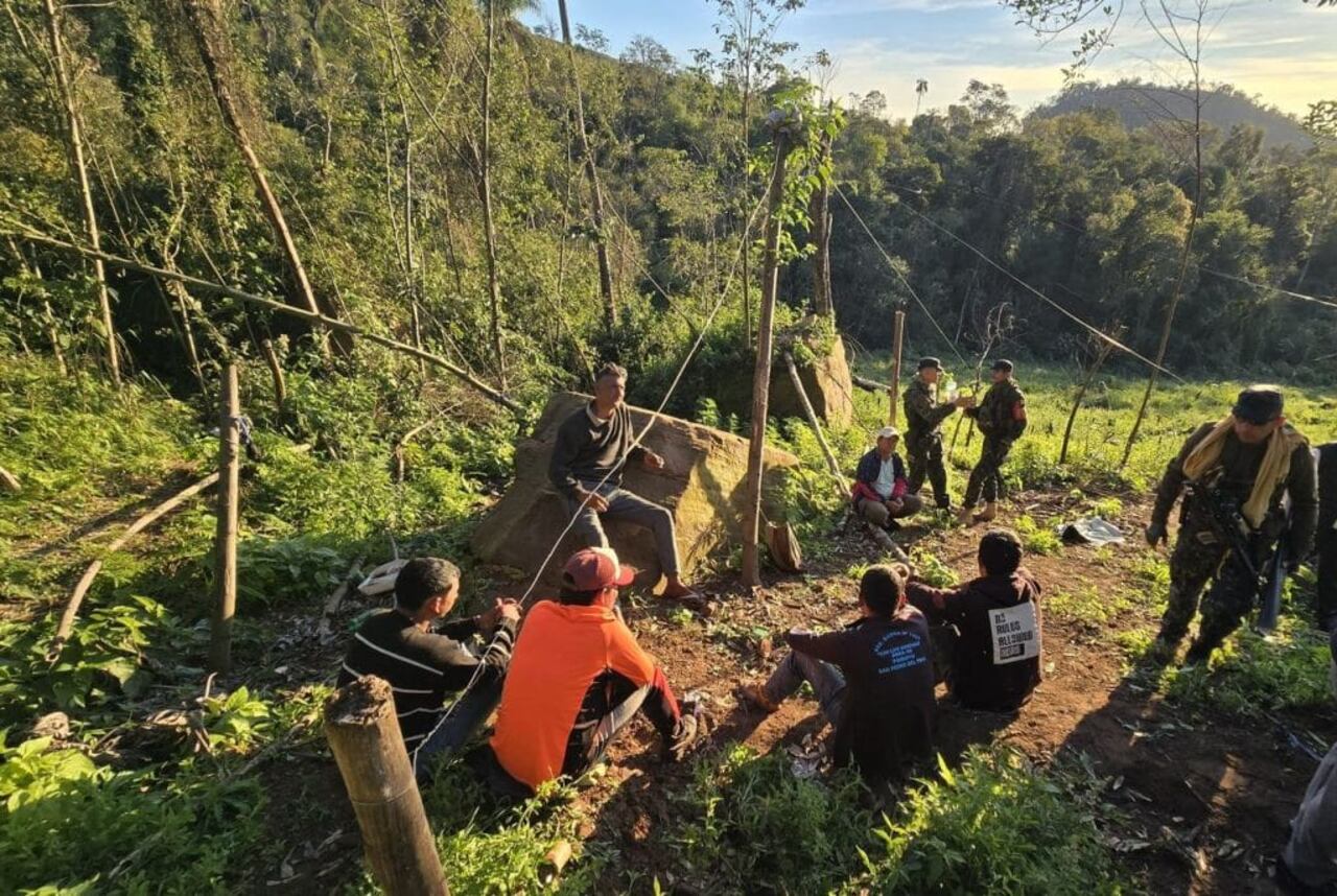 Ocho detenidos, entre ellos una mujer y un menor de edad, durante el operativo "Cerro azul", en Itapúa.