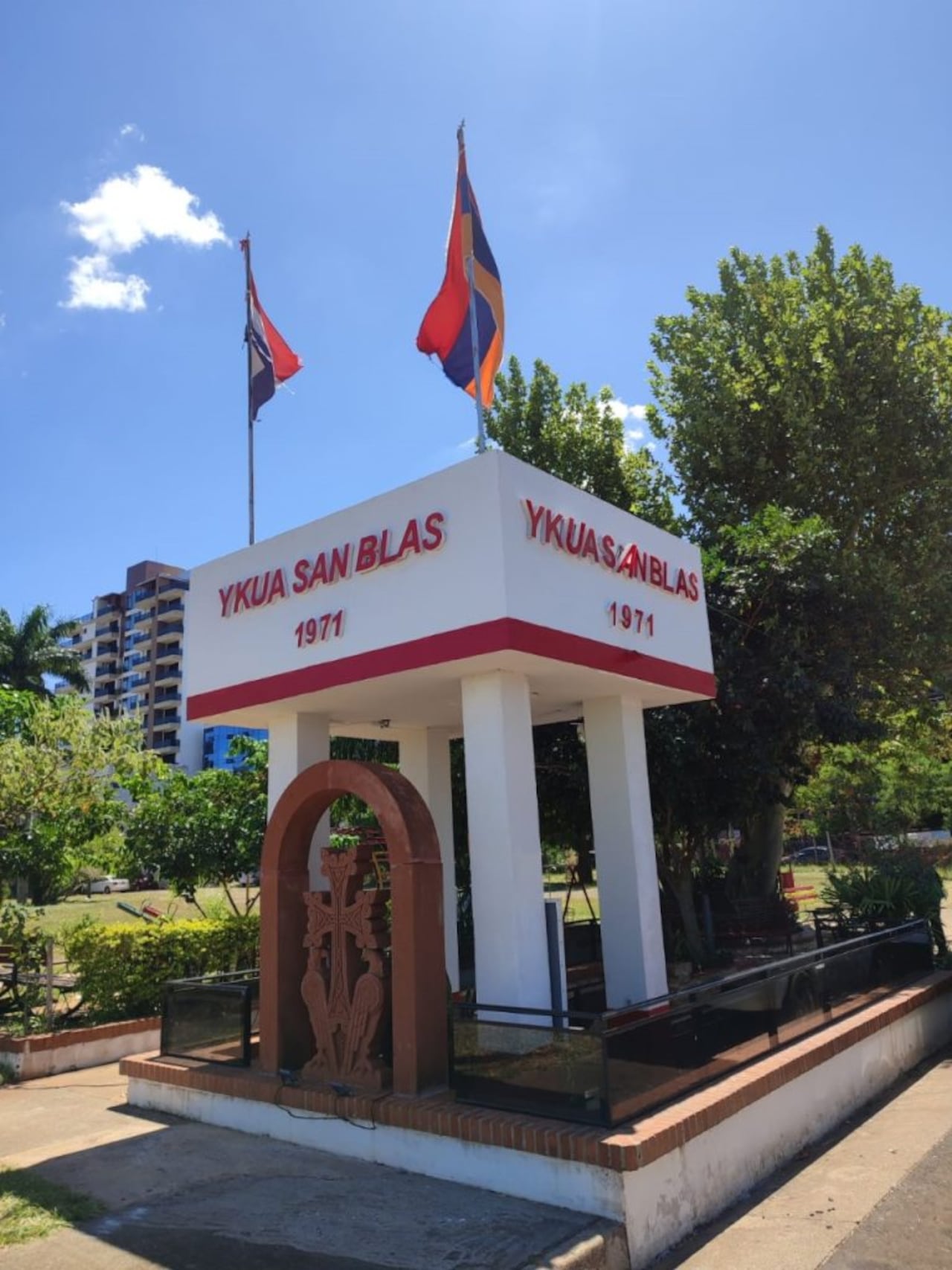 El antiguo Ycua San Blas es un testimonio de la Encarnación de antes de la represa de Yacyreta. Se encuentra a menos de 300 metros de la turística y afamada playa San José.