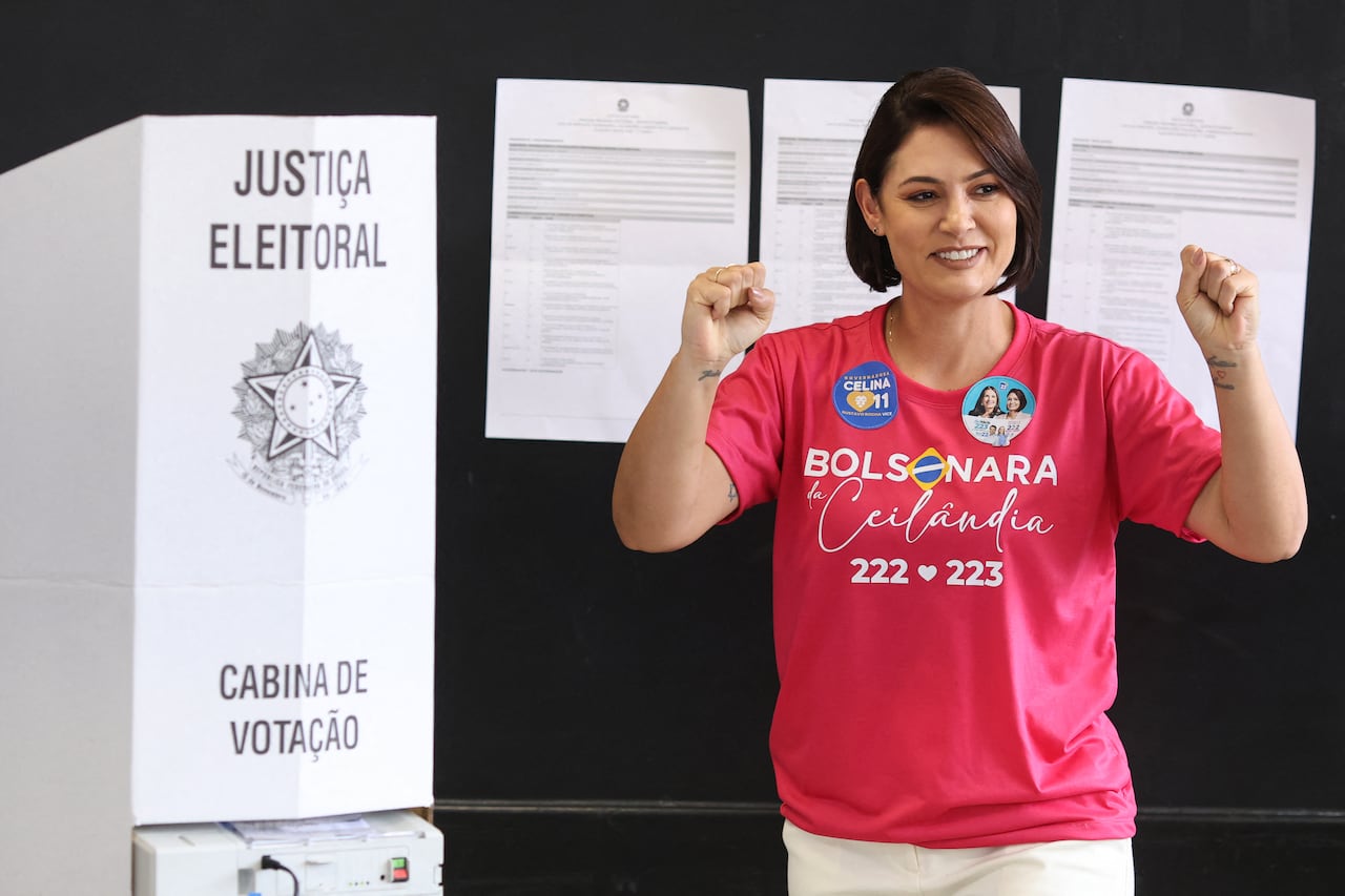 Michelle Bolsonaro, exprimera dama y ahora electa senadora nacional de Brasil.