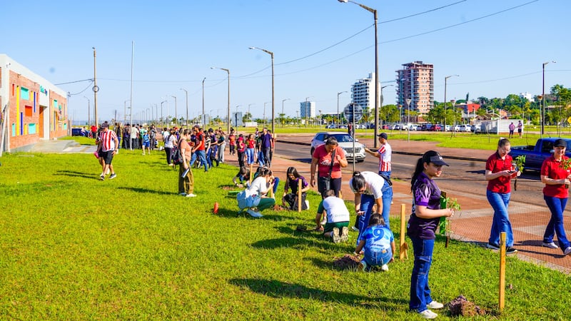 Más de 400 árboles nativos fueron plantados en el entorno del Centro de Atención Integral a la Primera Infancia de Encarnación.