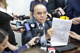 Bachi Núñez abre debate sobre elevar el déficit fiscal