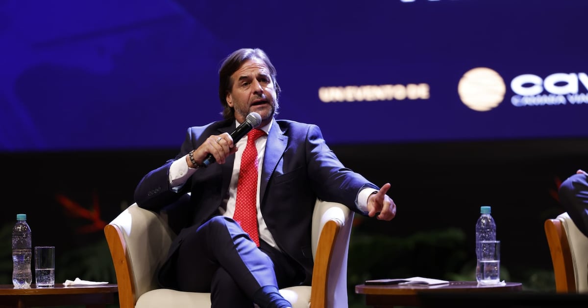 Lacalle enfatiza la importancia de la estabilidad institucional para la inversión en infraestructura