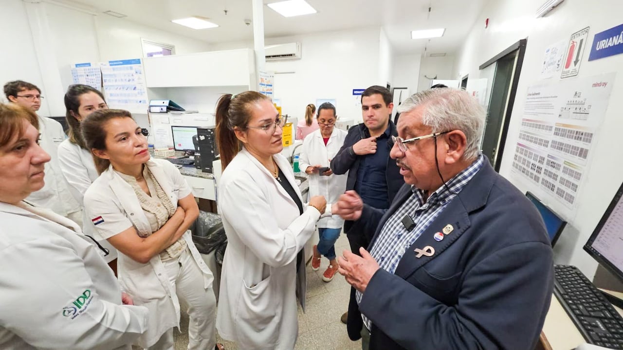 Fretes recepcionó las urgencias y deficiencias señaladas por el personal de salud y los trabajadores del centro asistencial.