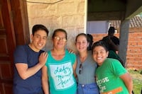 Resiliencia viva: venció la orfandad y hoy vende con el corazón