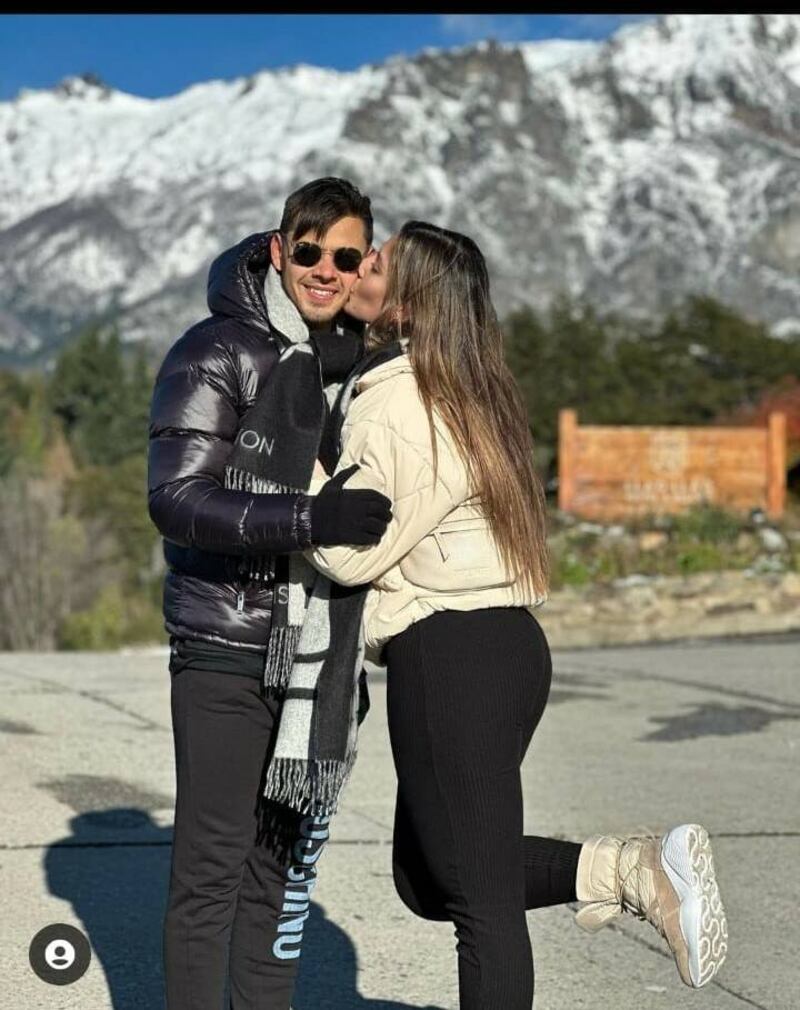 [GALERÍA] Oscar Romero se relajó en la nieve con su chuli – Crónica